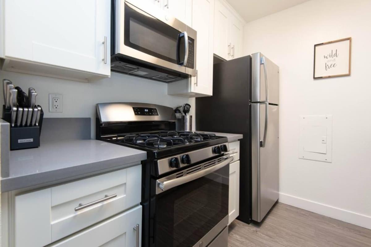 Apartment Snazzy 2 Bedroom Pad With Rooftop Pool And Hollywood Sign View Los Angeles