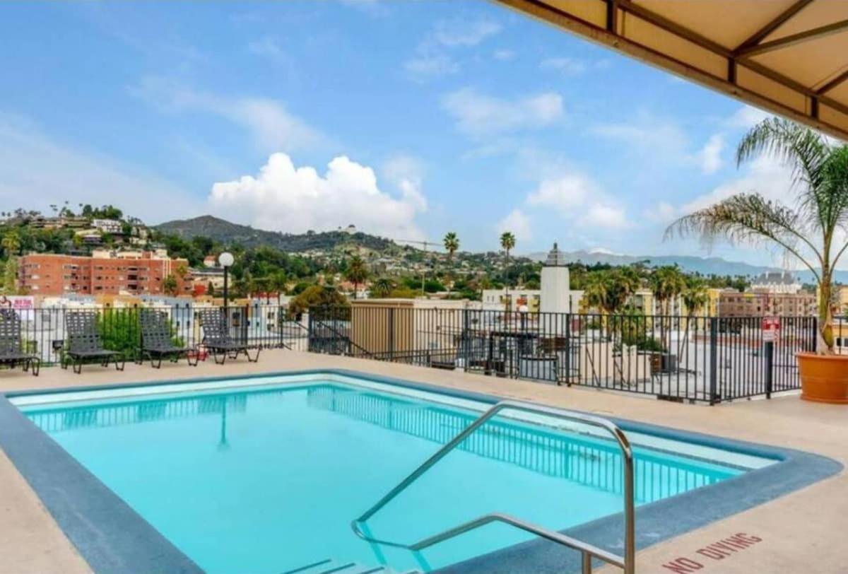 Apartment Snazzy 2 Bedroom Pad With Rooftop Pool And Hollywood Sign View Los Angeles