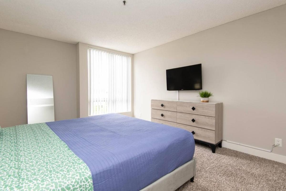 Apartment Snazzy 2 Bedroom Pad With Rooftop Pool And Hollywood Sign View