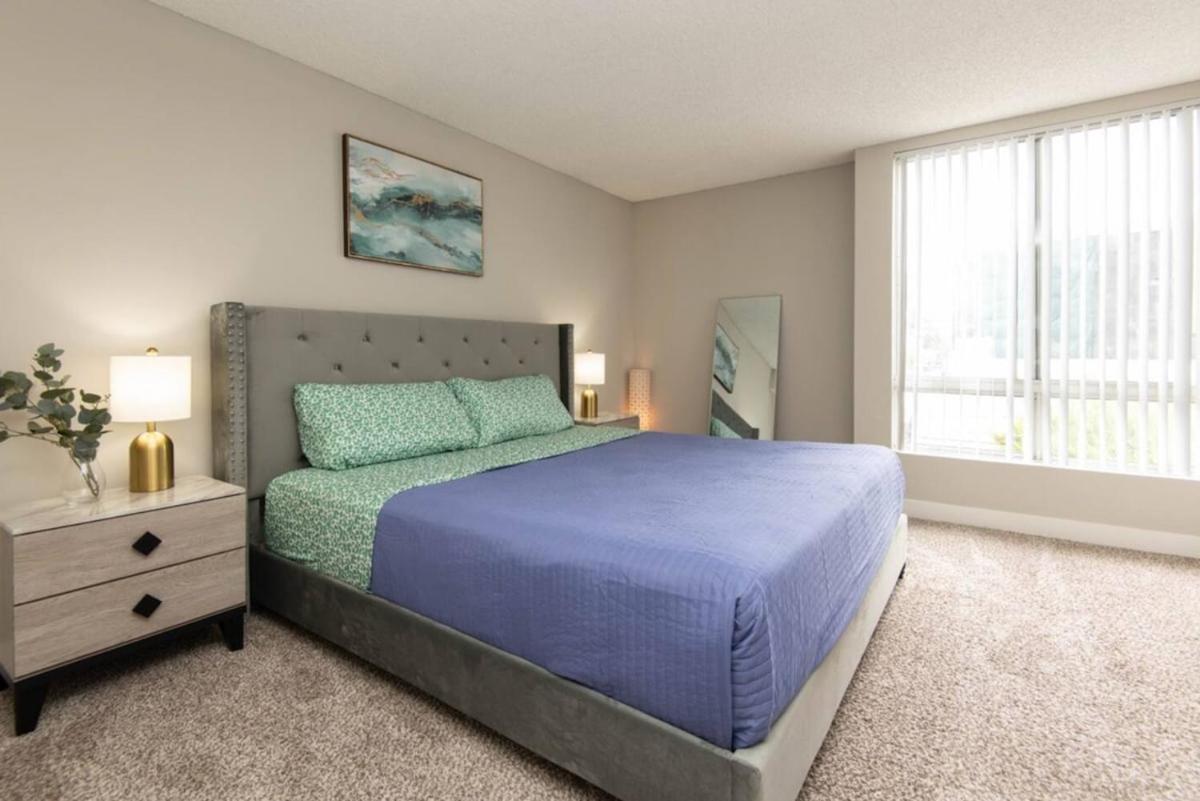 Apartment Snazzy 2 Bedroom Pad With Rooftop Pool And Hollywood Sign View