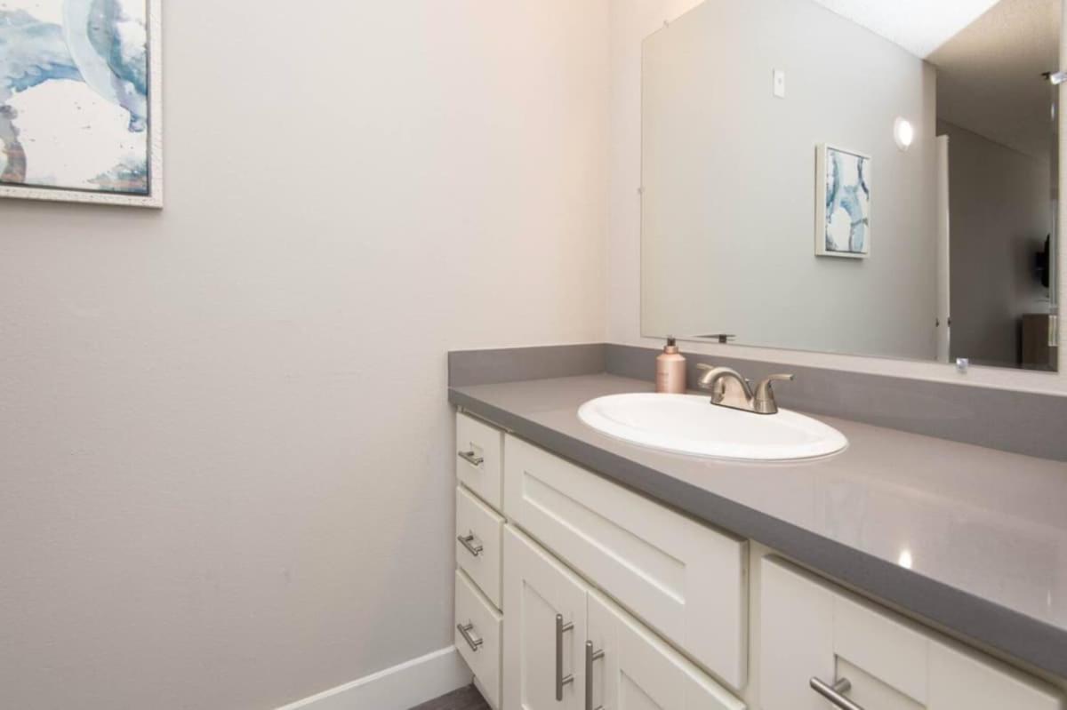 Snazzy 2 Bedroom Pad With Rooftop Pool And Hollywood Sign View