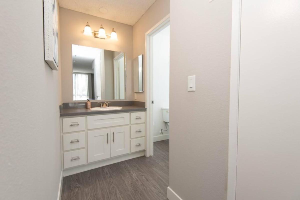 Snazzy 2 Bedroom Pad With Rooftop Pool And Hollywood Sign View Apartment