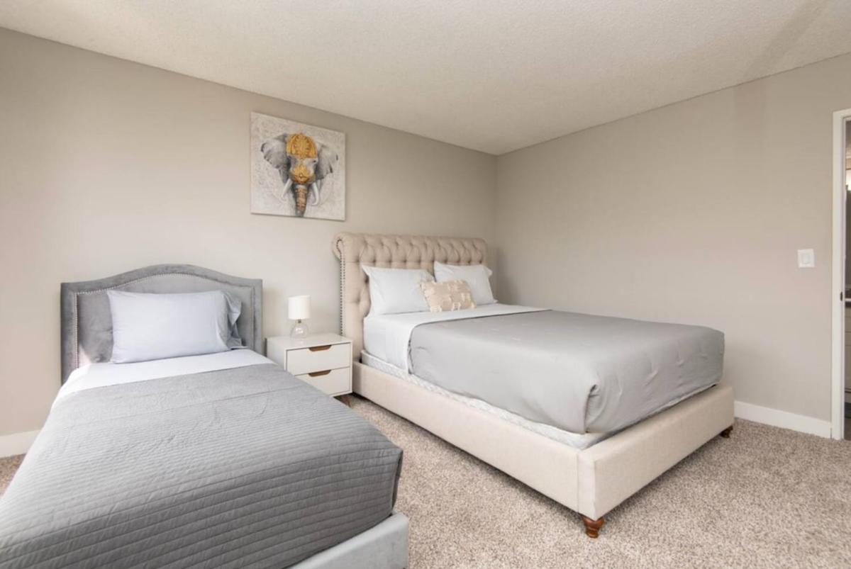 Apartment Snazzy 2 Bedroom Pad With Rooftop Pool And Hollywood Sign View *