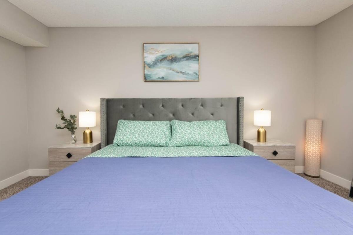 Snazzy 2 Bedroom Pad With Rooftop Pool And Hollywood Sign View Apartment *