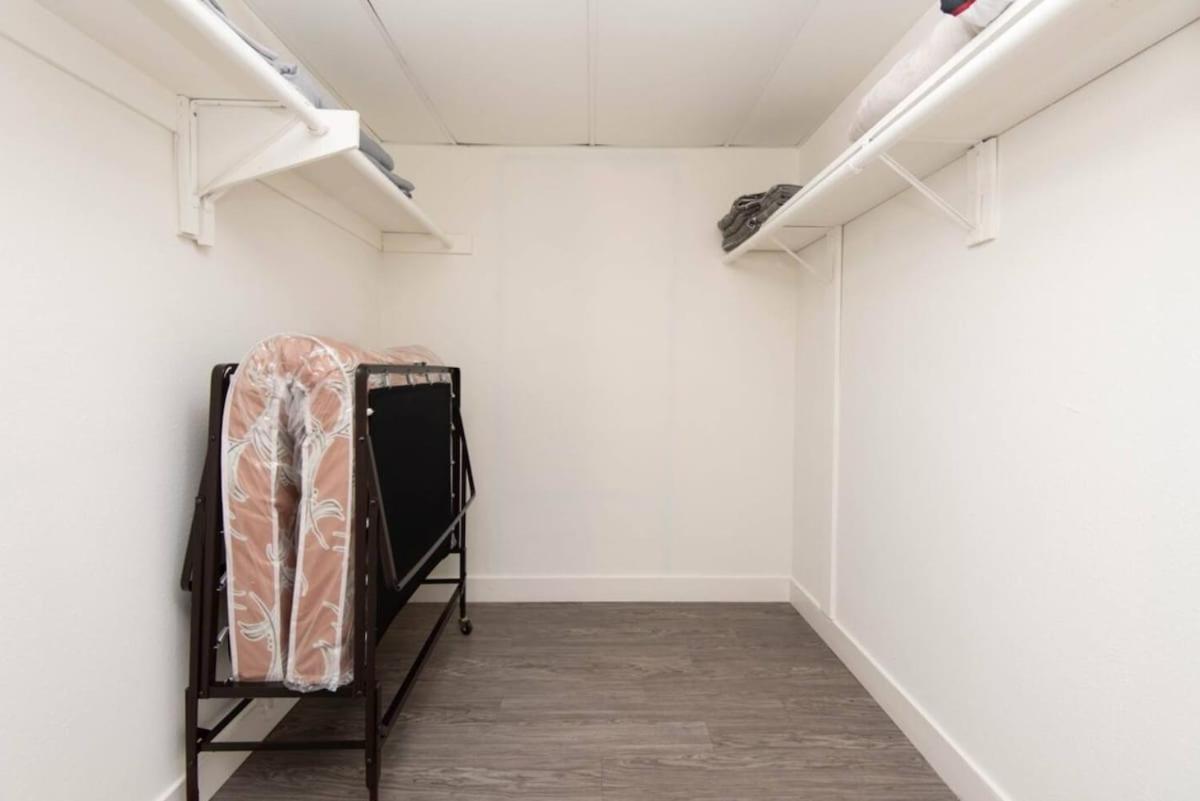 Snazzy 2 Bedroom Pad With Rooftop Pool And Hollywood Sign View Apartment *