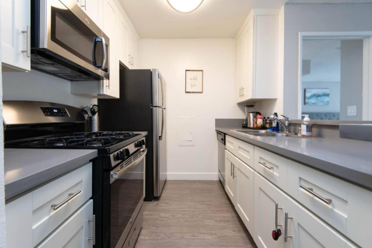 Snazzy 2 Bedroom Pad With Rooftop Pool And Hollywood Sign View Apartment Los Angeles