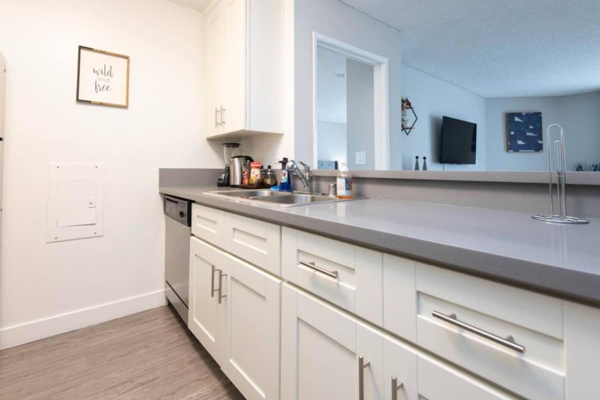Snazzy 2 Bedroom Pad With Rooftop Pool And Hollywood Sign View Apartment Los Angeles
