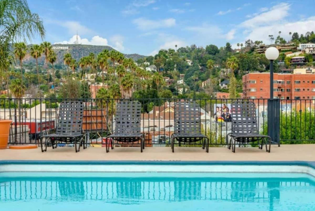 Snazzy 2 Bedroom Pad With Rooftop Pool And Hollywood Sign View * Los Angeles