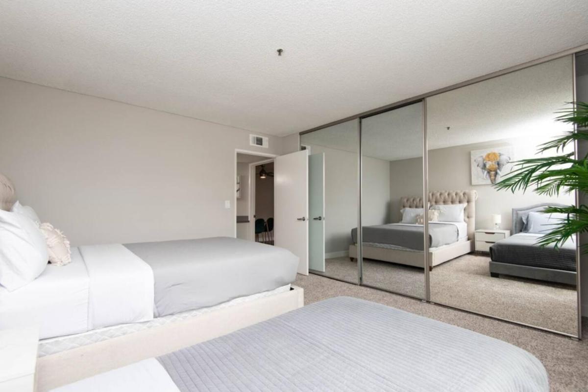 Snazzy 2 Bedroom Pad With Rooftop Pool And Hollywood Sign View Apartamento Los Angeles